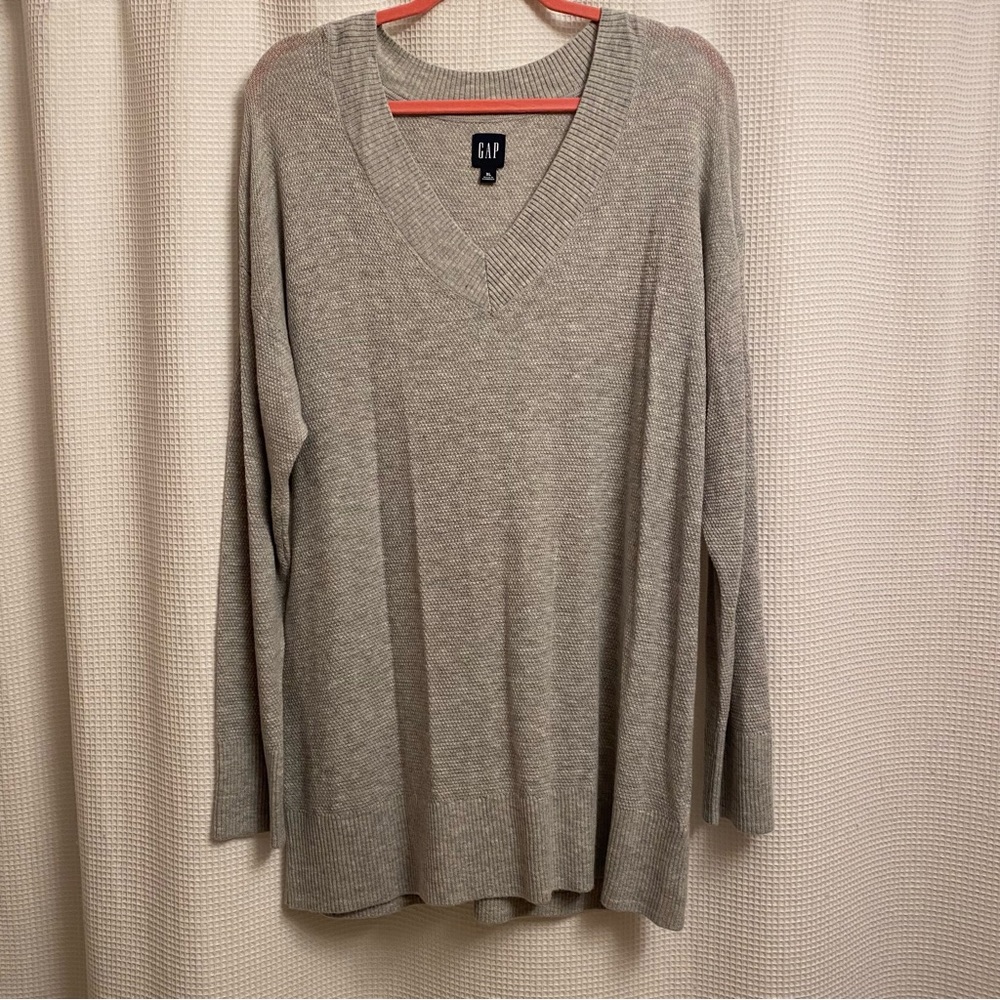NWOT GAP Grey V-neck Sweater Size: Extra Large (XL)